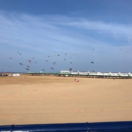 Beach Front Apartment With Free Parking, St Annes Lytham St Annes Dış mekan fotoğraf